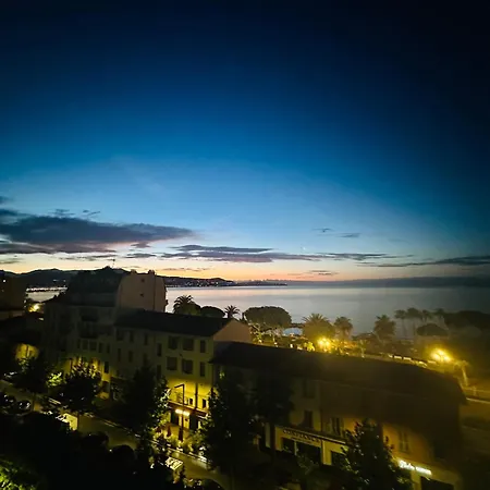 דירה Cote D'azur Charm, With Panoramic Seaview In ניס