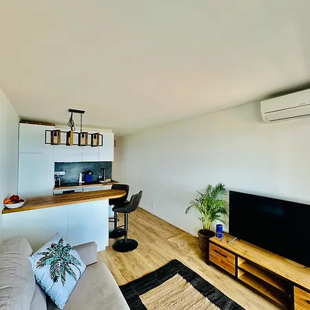 Cote D'azur Charm, With Panoramic Seaview In דירה