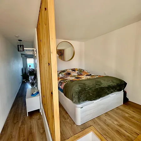 Cote D'azur Charm, With Panoramic Seaview In 아파트