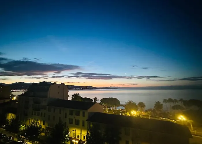 דירה Cote D'azur Charm, With Panoramic Seaview In ניס