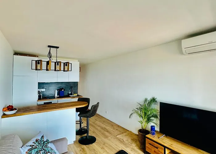 Cote D'azur Charm, With Panoramic Seaview In דירה