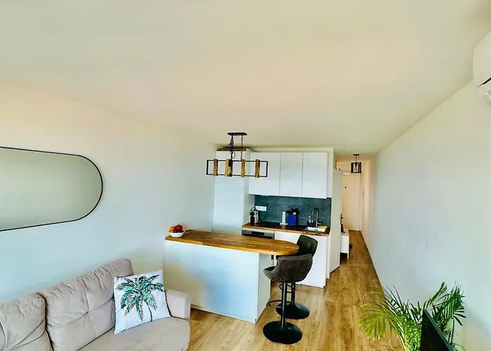 Cote D'azur Charm, With Panoramic Seaview In ניס