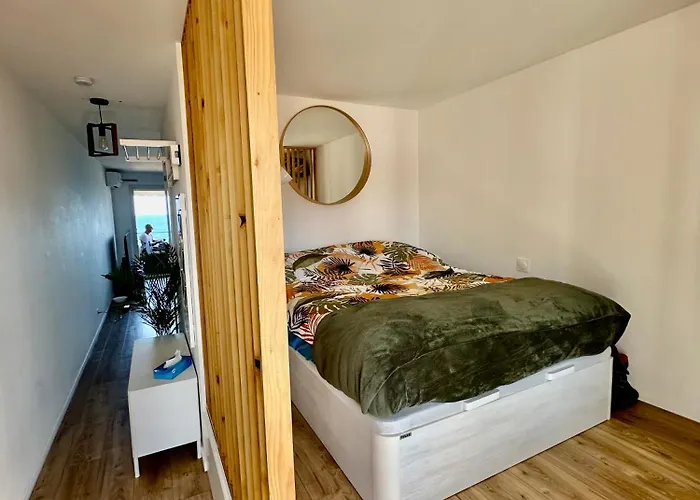 Cote D'azur Charm, With Panoramic Seaview In דירה